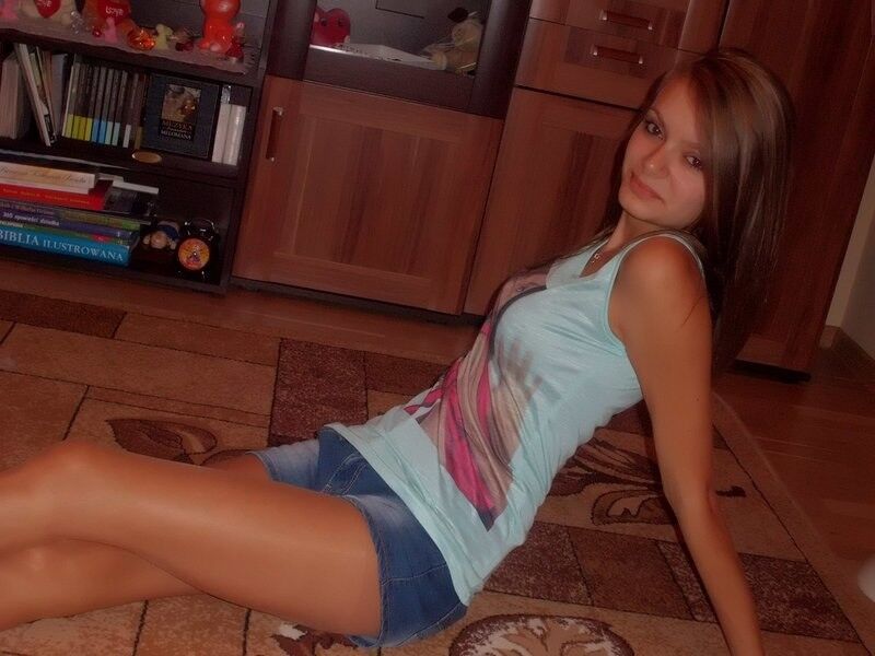 Amateur girls with legs in pantyhose