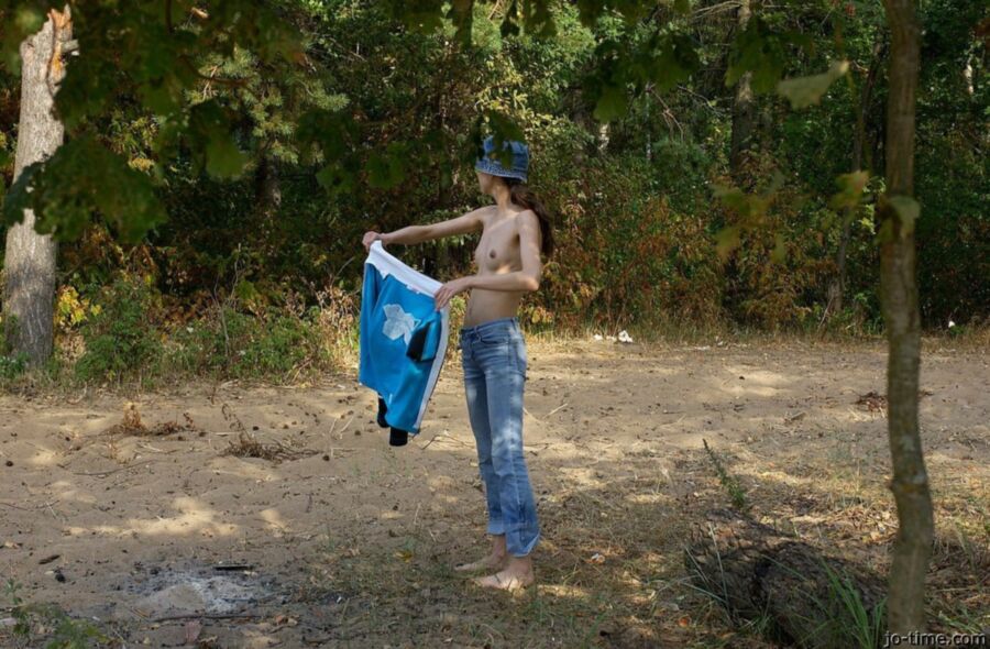 Skinny Teen Pee in the Woods