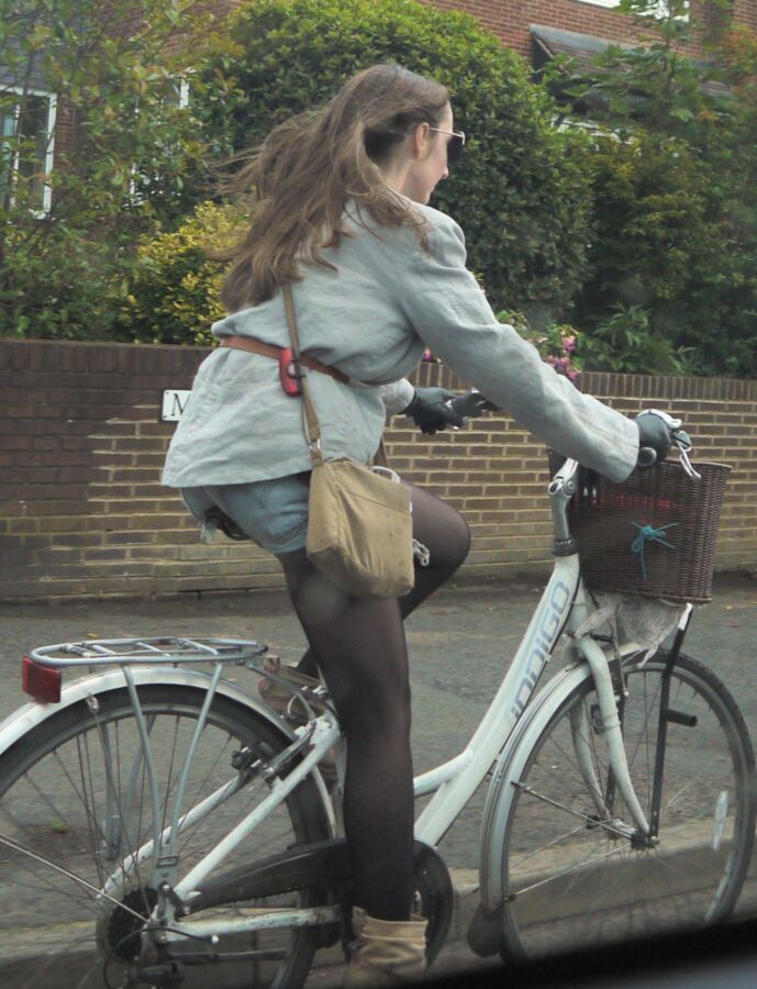 Girls On Bikes (Pedaling)