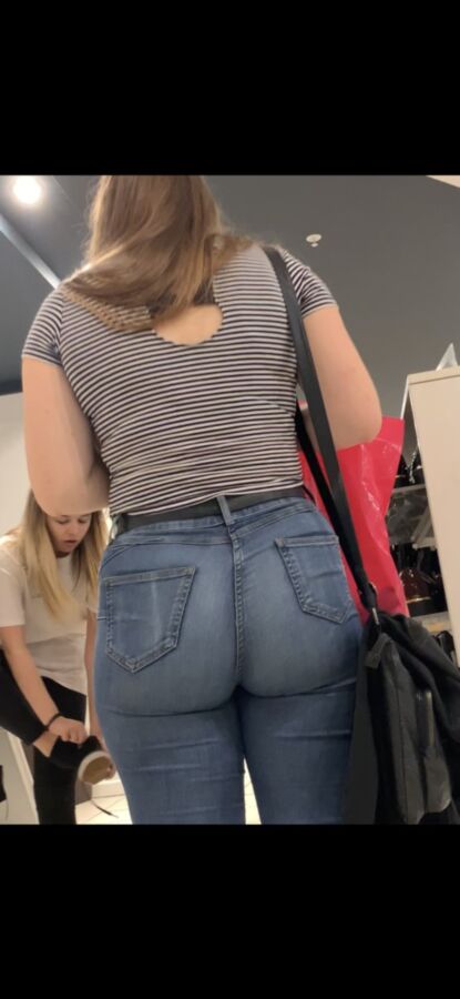 Incrível pawg adolescente do Reino Unido em jeans!