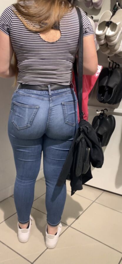 Incrível pawg adolescente do Reino Unido em jeans!