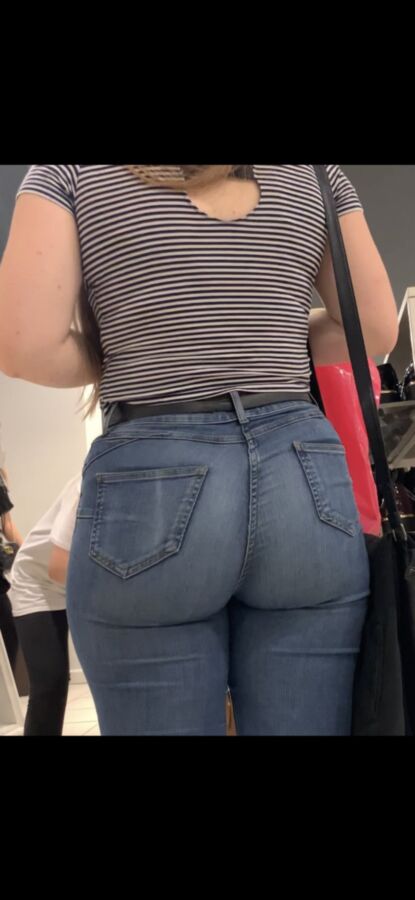 Incrível pawg adolescente do Reino Unido em jeans!