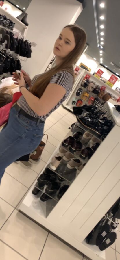 Incrível pawg adolescente do Reino Unido em jeans!