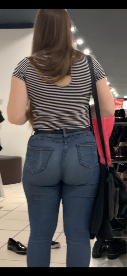 Incrível pawg adolescente do Reino Unido em jeans!