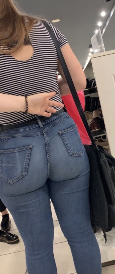 Incrível pawg adolescente do Reino Unido em jeans!