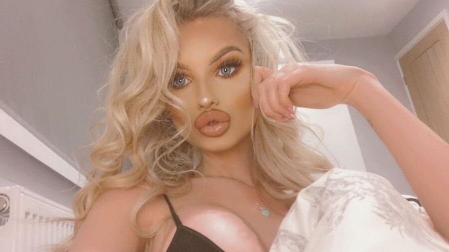 Cerys - Fuckable hypersexualized Chav - Chavs