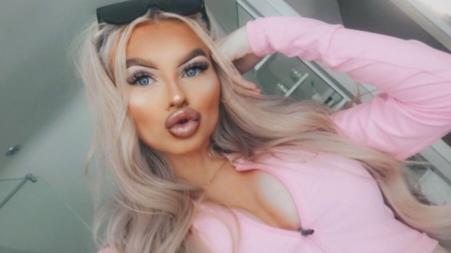 Cerys - Fuckable hypersexualized Chav - Chavs