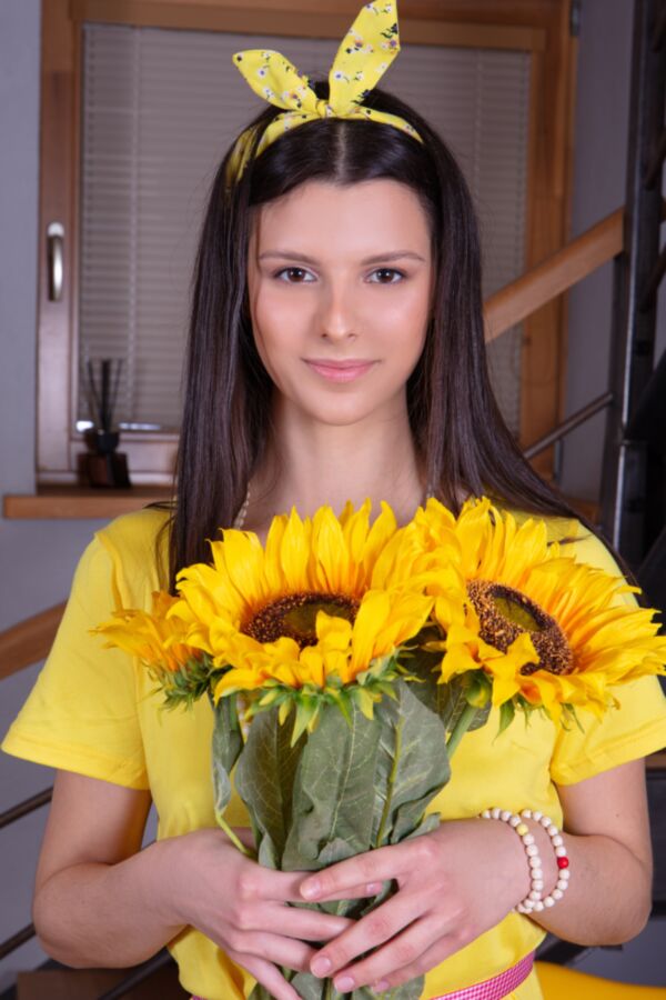 Amelia Grace - Sunny Flower (x)