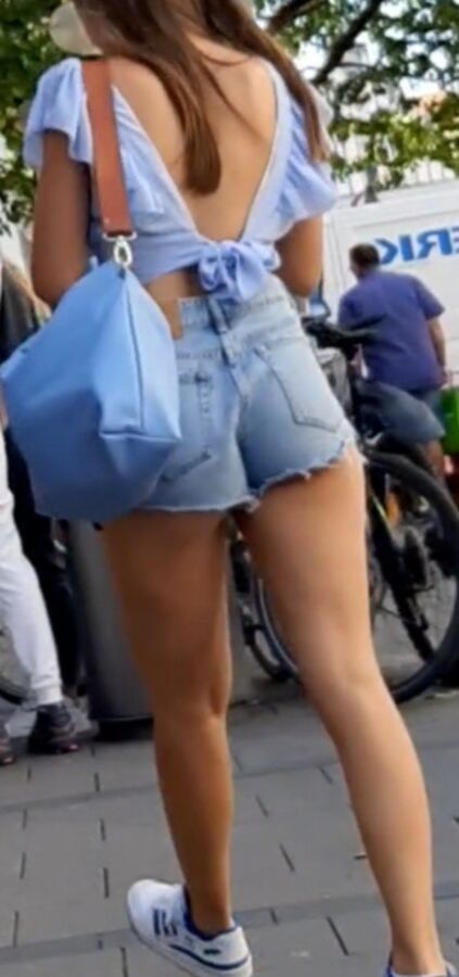 Streetgirls in blue shorts