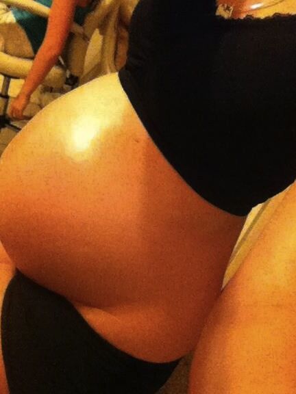 Pregnant Teen Selfshots