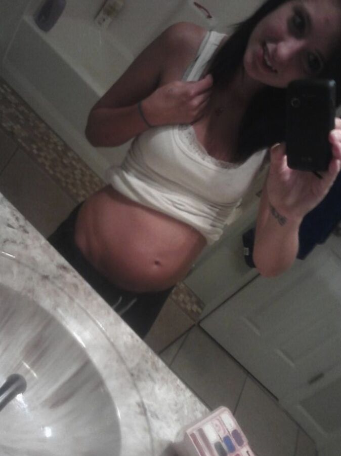 Pregnant Teen Selfshots