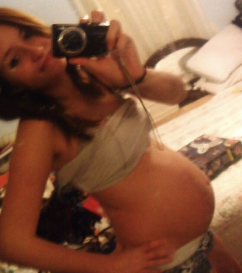 Pregnant Teen Selfshots