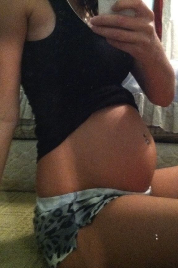 Pregnant Teen Selfshots