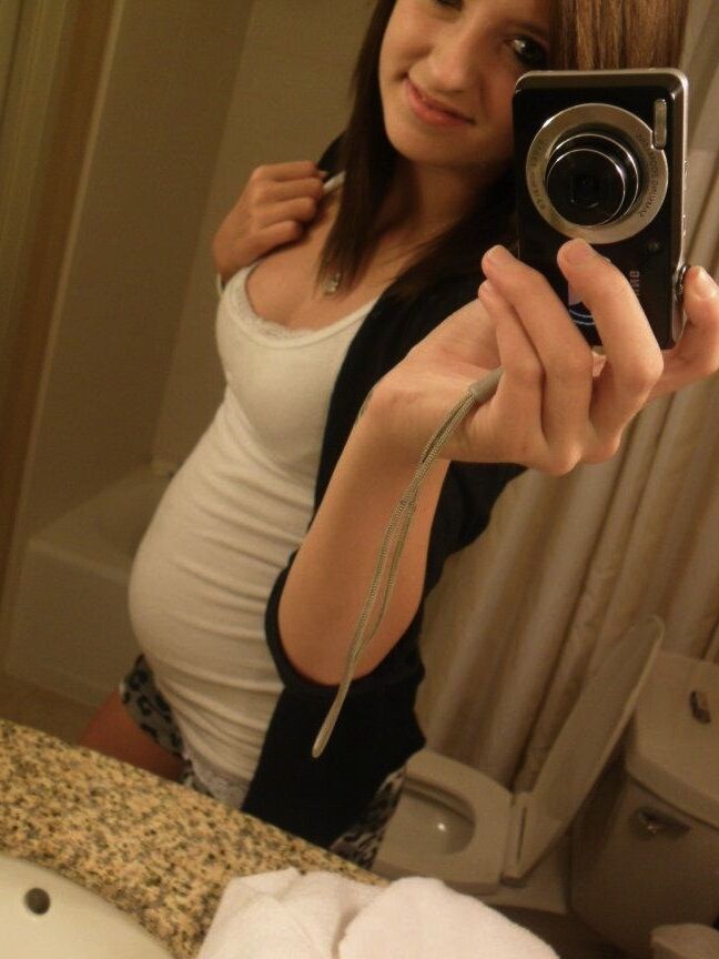 Pregnant Teen Selfshots