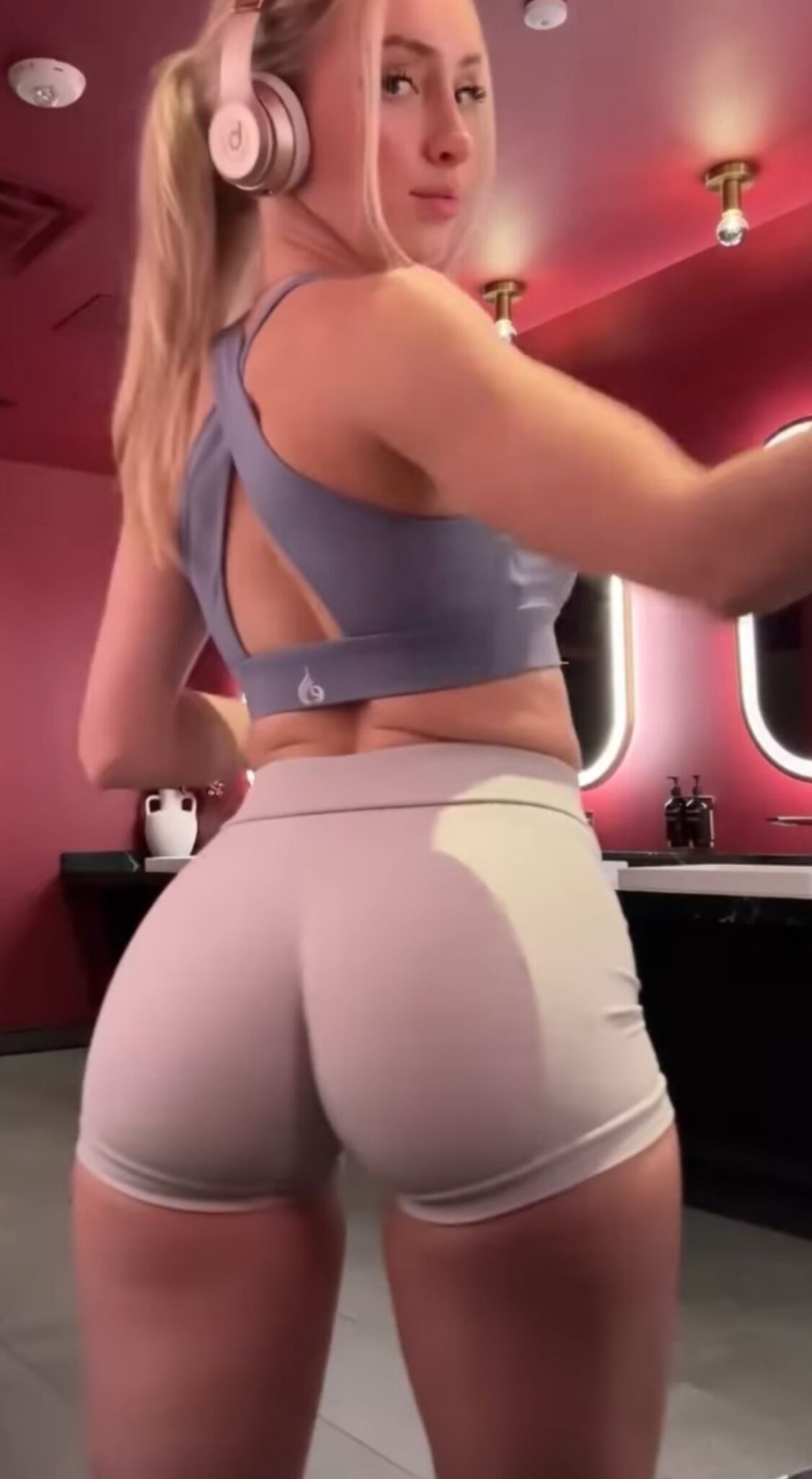 Gym girls 01