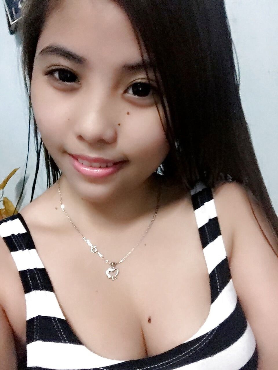 thai teen shows boobs and pussy