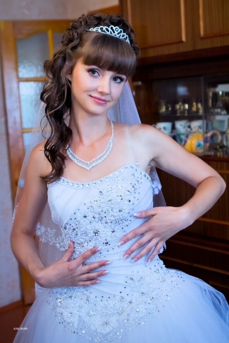 Beautiul Kazakh Anastasia de Talty Kurdan após seu casamento