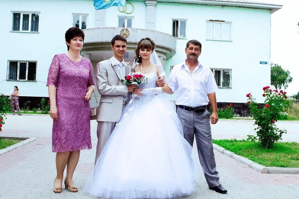 Beautiul Kazakh Anastasia de Talty Kurdan após seu casamento