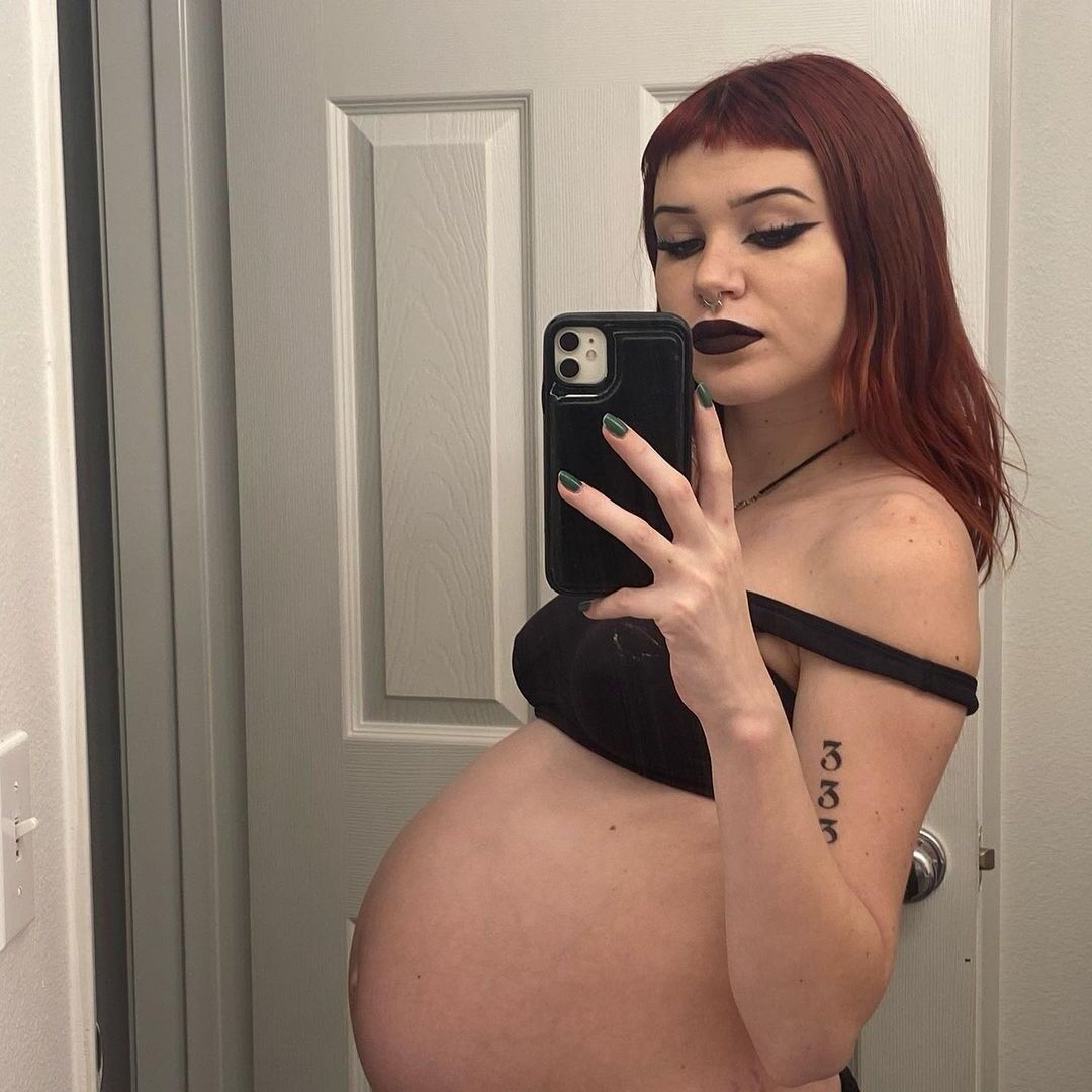 Pregnant teen goth