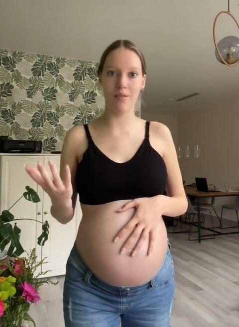 jolie adolescente enceinte hollandaise