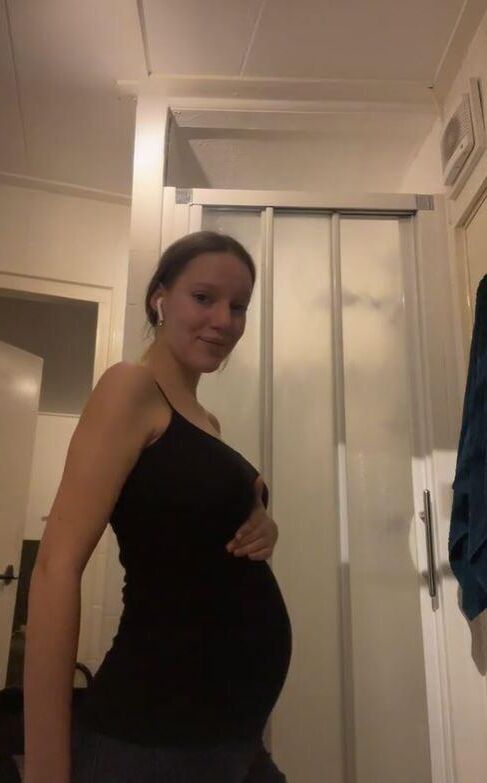 jolie adolescente enceinte hollandaise