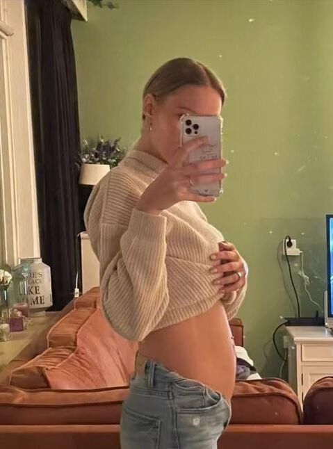 jolie adolescente enceinte hollandaise