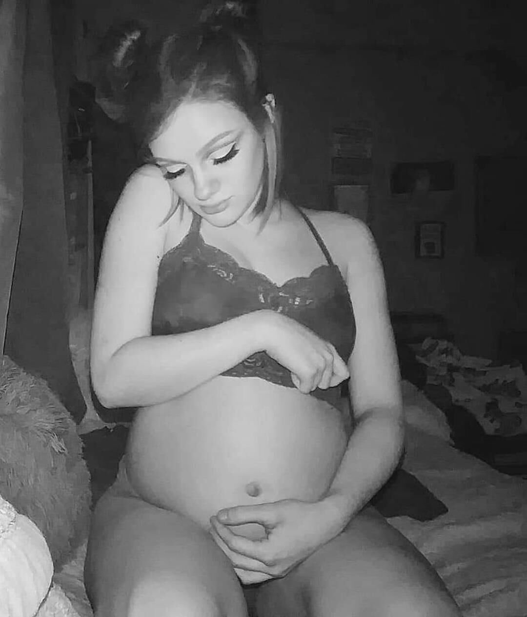 Pregnant teen 70