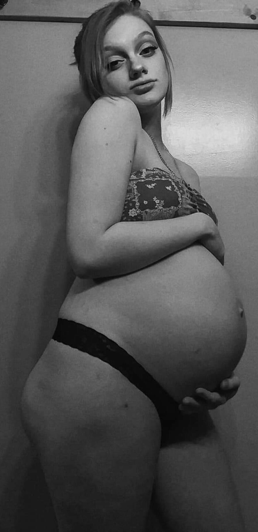 Pregnant teen 70