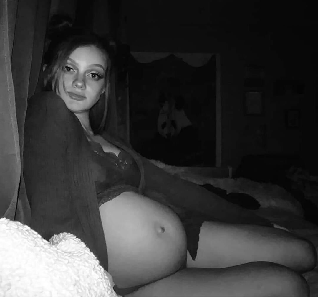 Pregnant teen 70