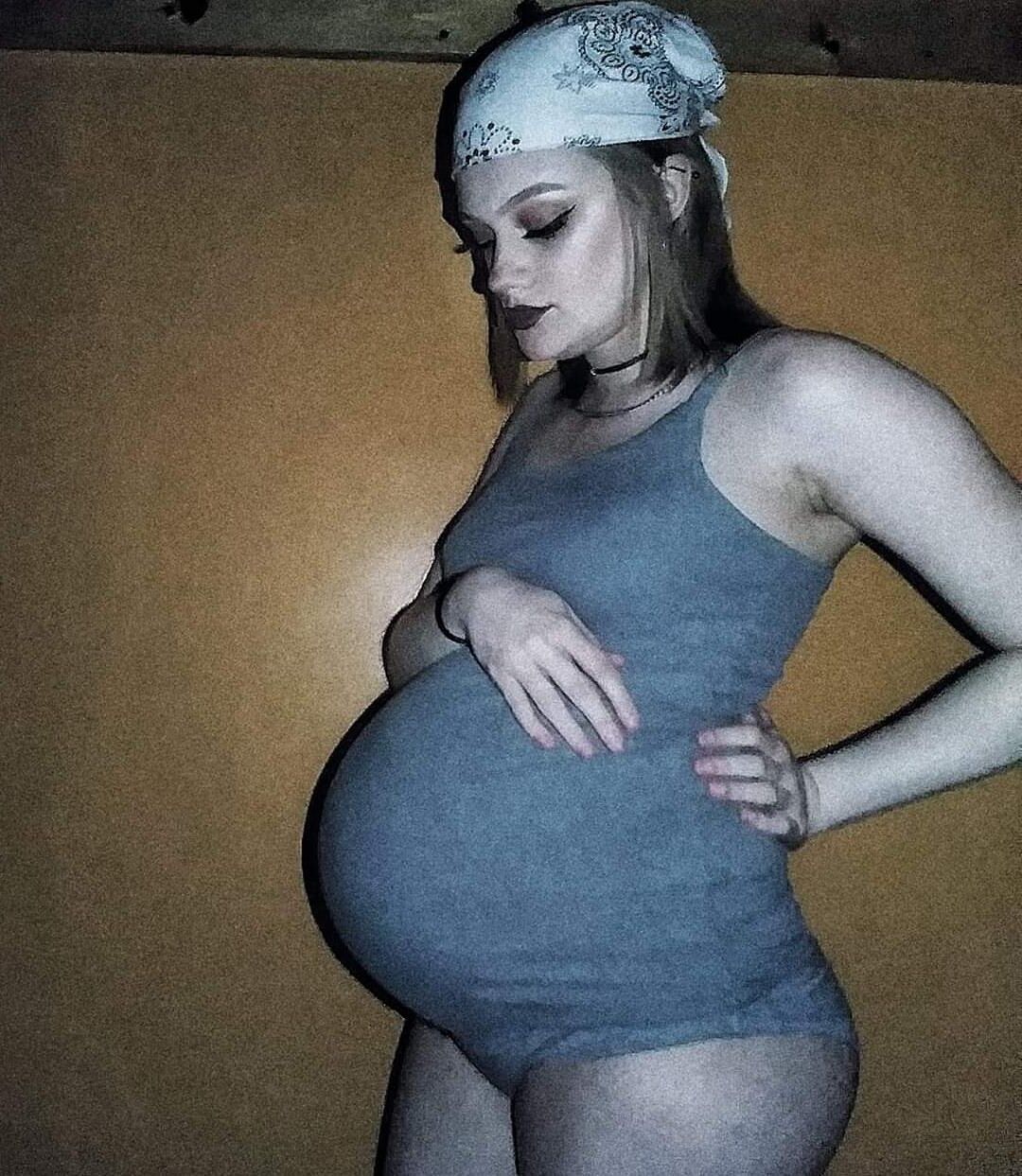 Pregnant teen 70