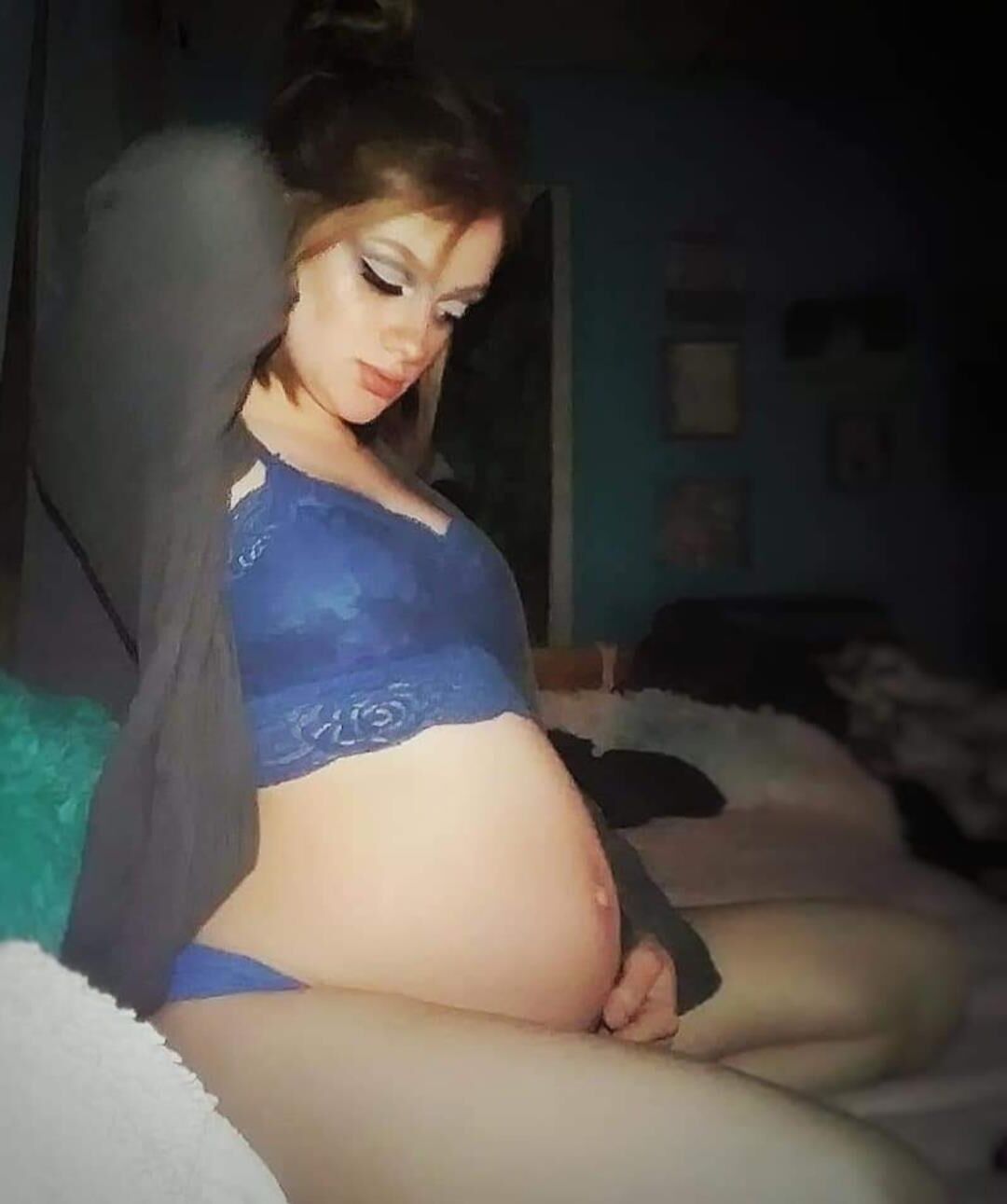 Pregnant teen 70