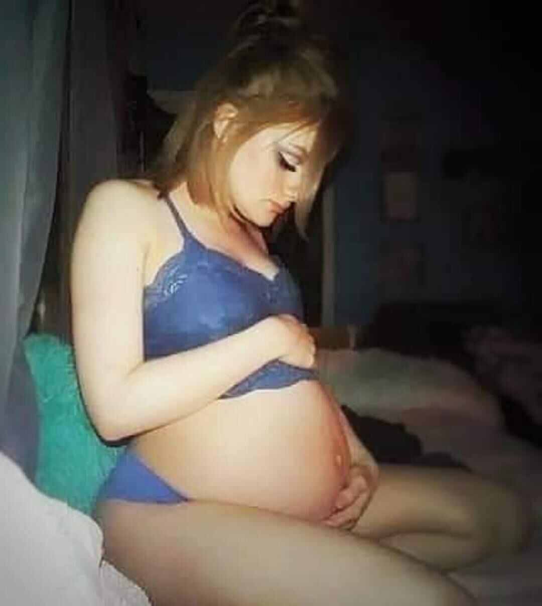 Pregnant teen 70