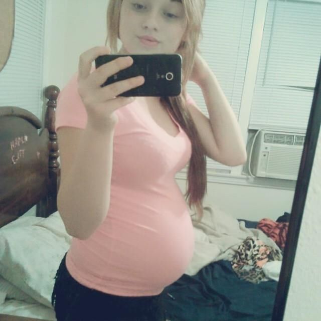 Super Sexy Pregnant Teen!