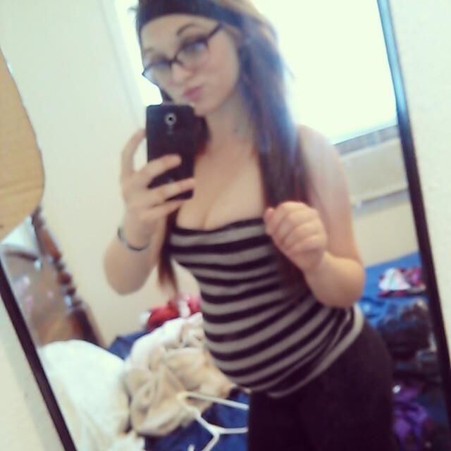 Super Sexy Pregnant Teen!