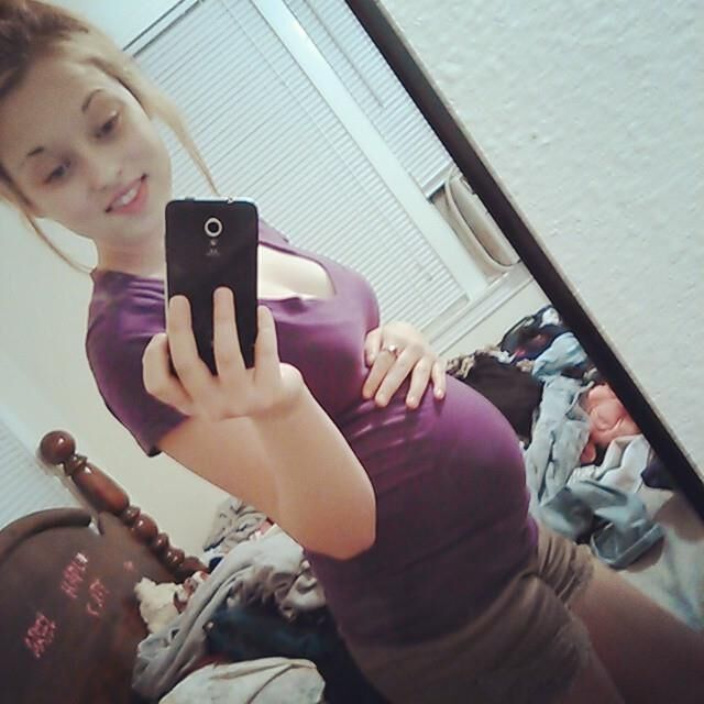 Super Sexy Pregnant Teen!