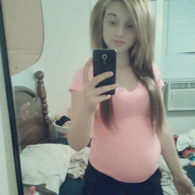 Super Sexy Pregnant Teen!