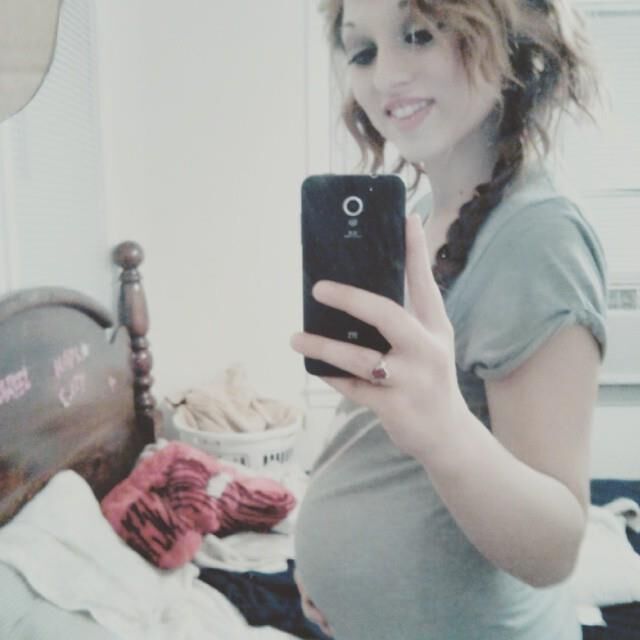 Super Sexy Pregnant Teen!