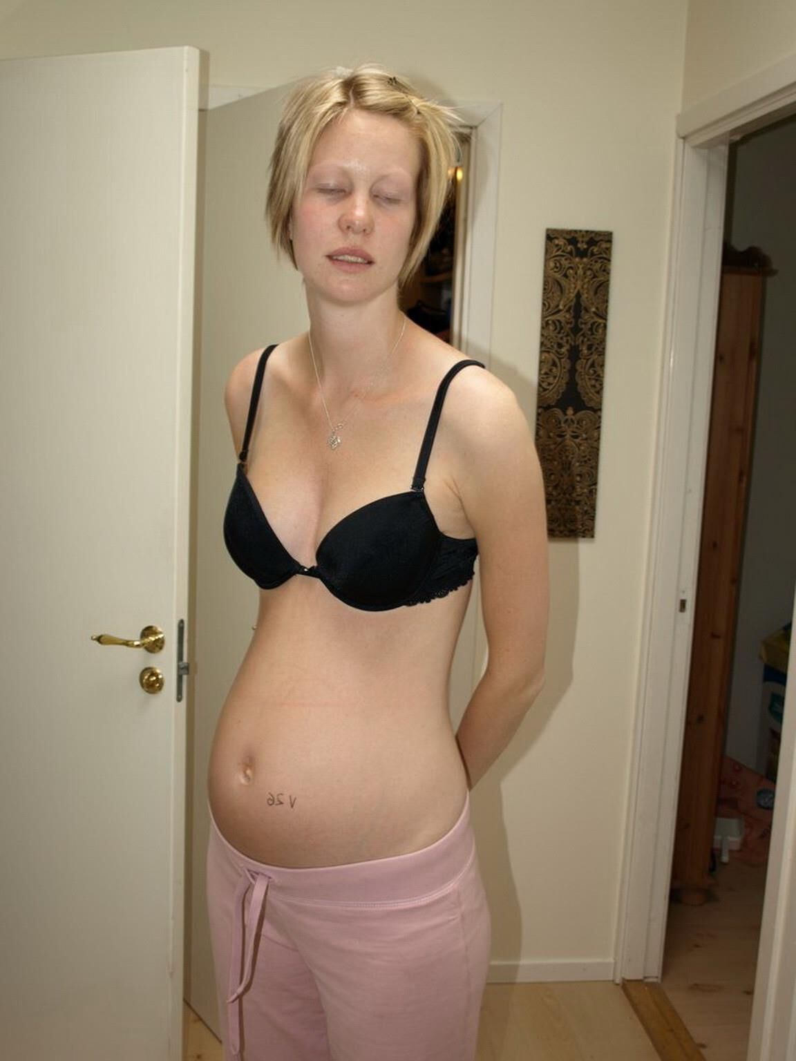 adolescente enceinte maigre