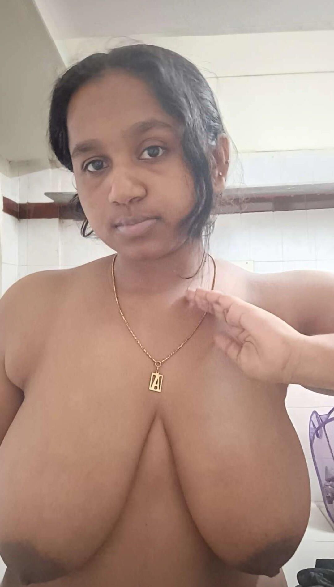 Indien gros seins flasques ado universitaire