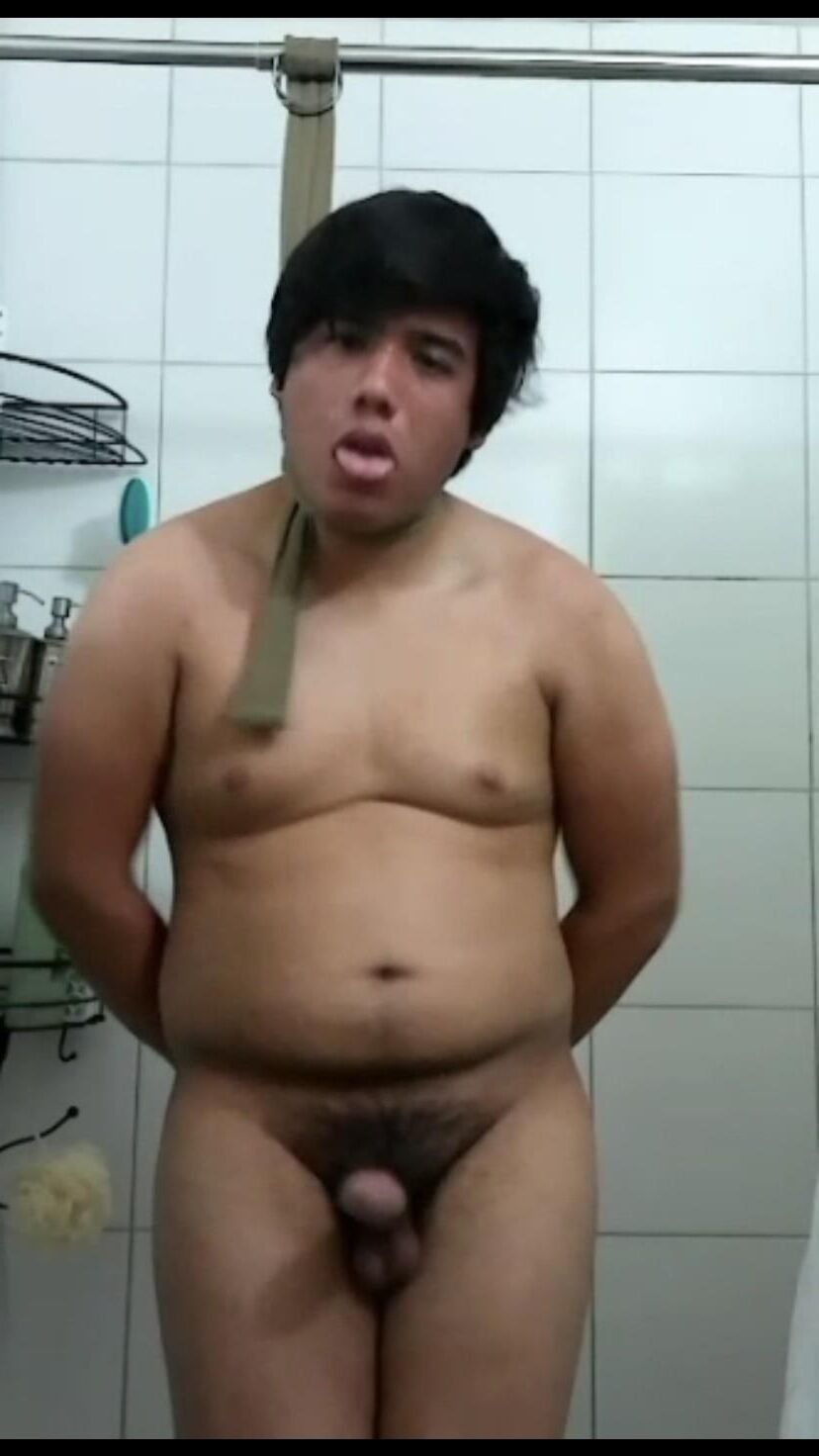 Chico Gordo Ahorcado Desnudo