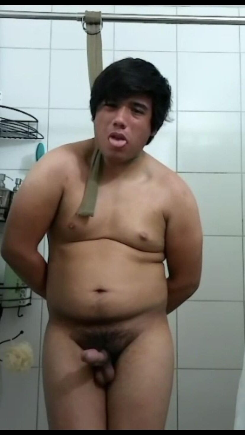 Chico Gordo Ahorcado Desnudo