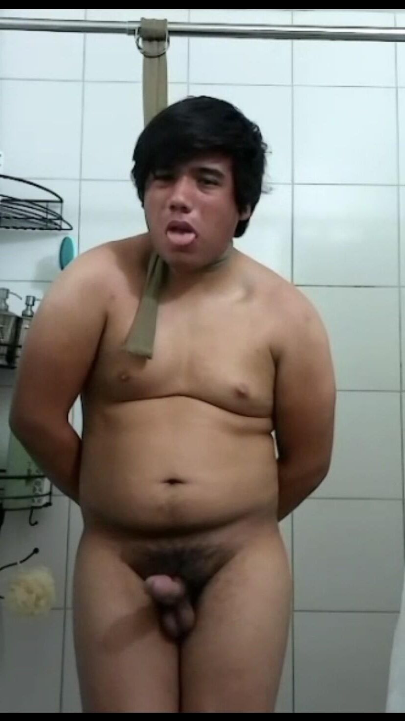 Chico Gordo Ahorcado Desnudo