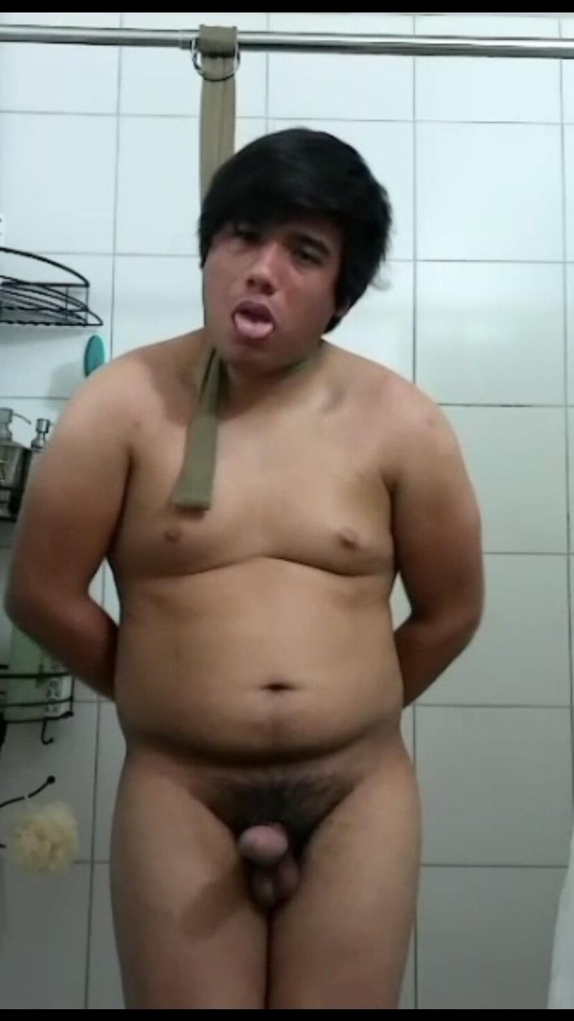 Chico Gordo Ahorcado Desnudo