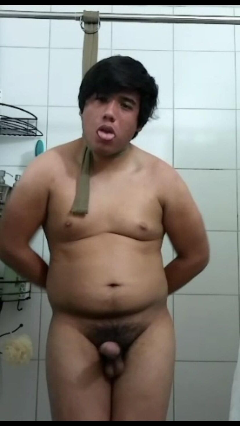 Chico Gordo Ahorcado Desnudo