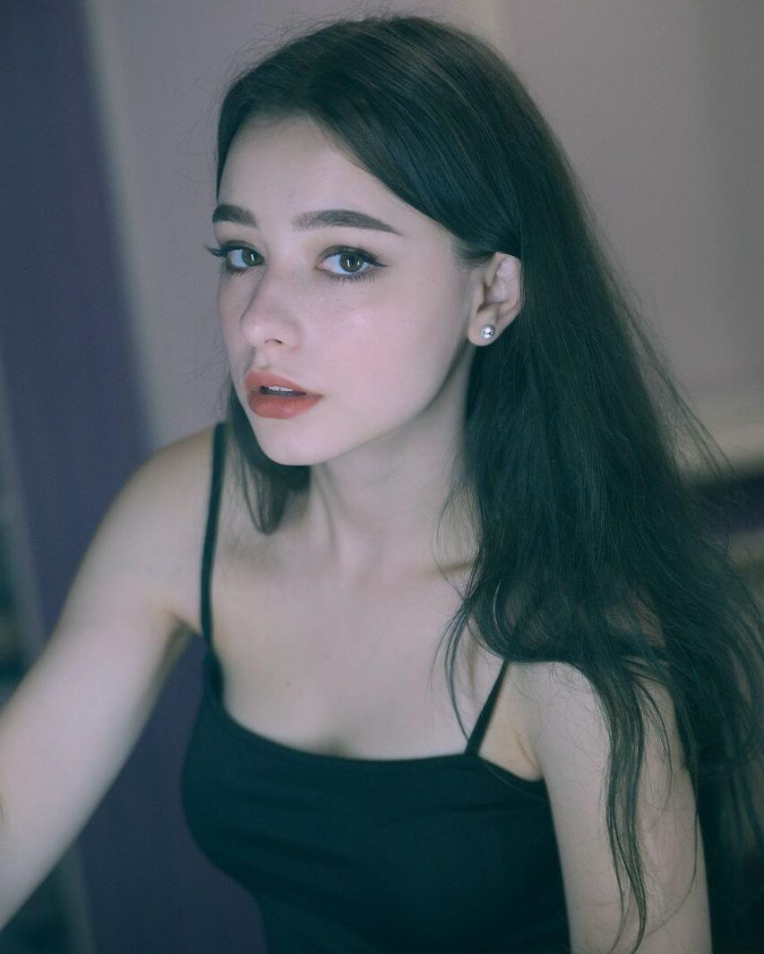 Dasha es una pequeña adolescente encantadora 1