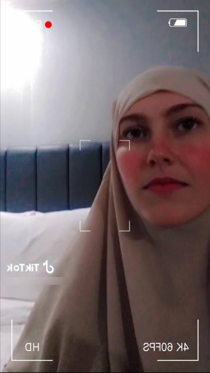 Kenza sexy algérienne musulmane hijabi a divulgué des nus