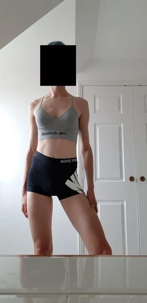 Nike Pro, lo último en ropa para zorras, cualquiera puede verse sexy con ellas.