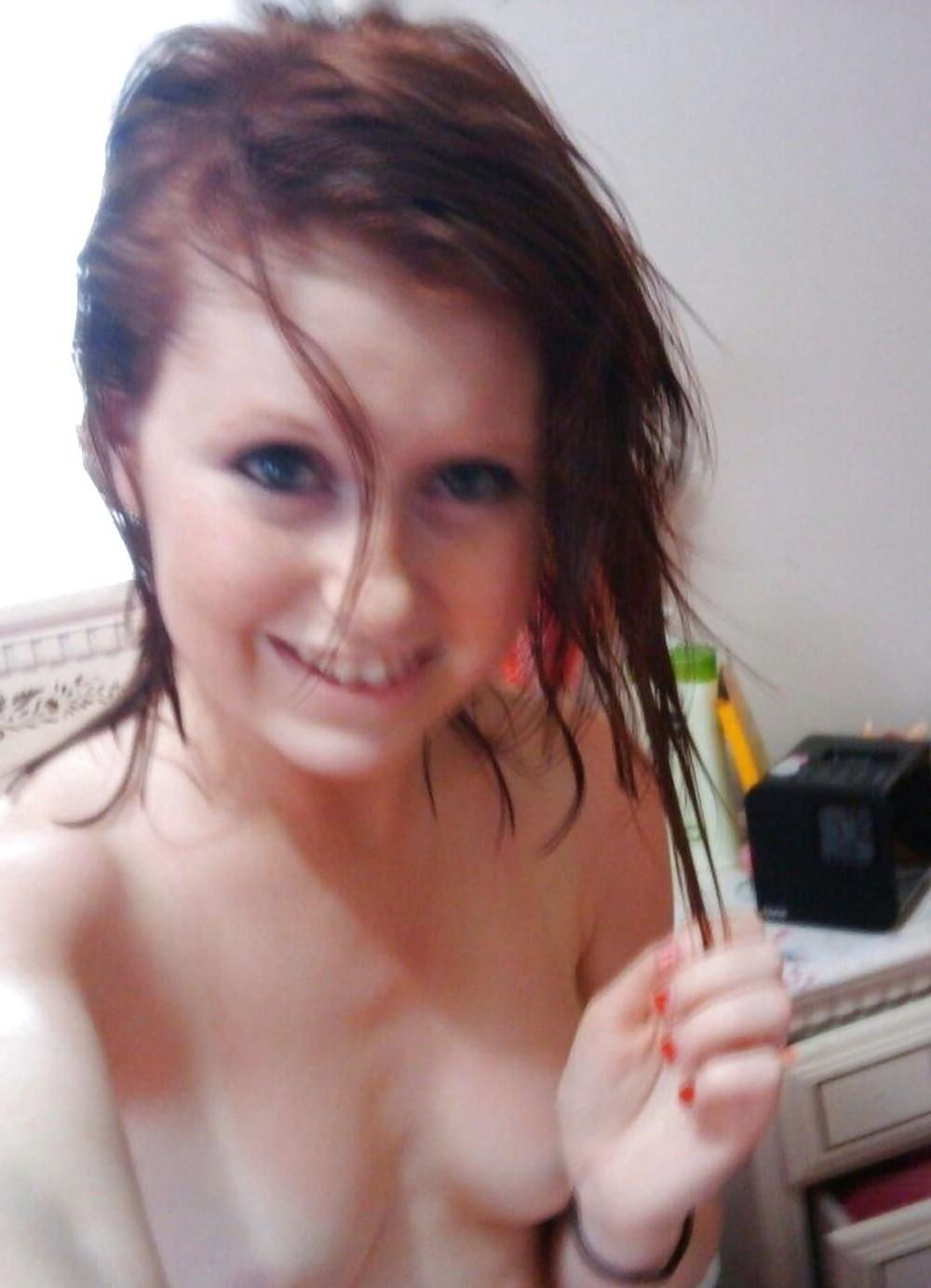 jolie rousse teen clignotant