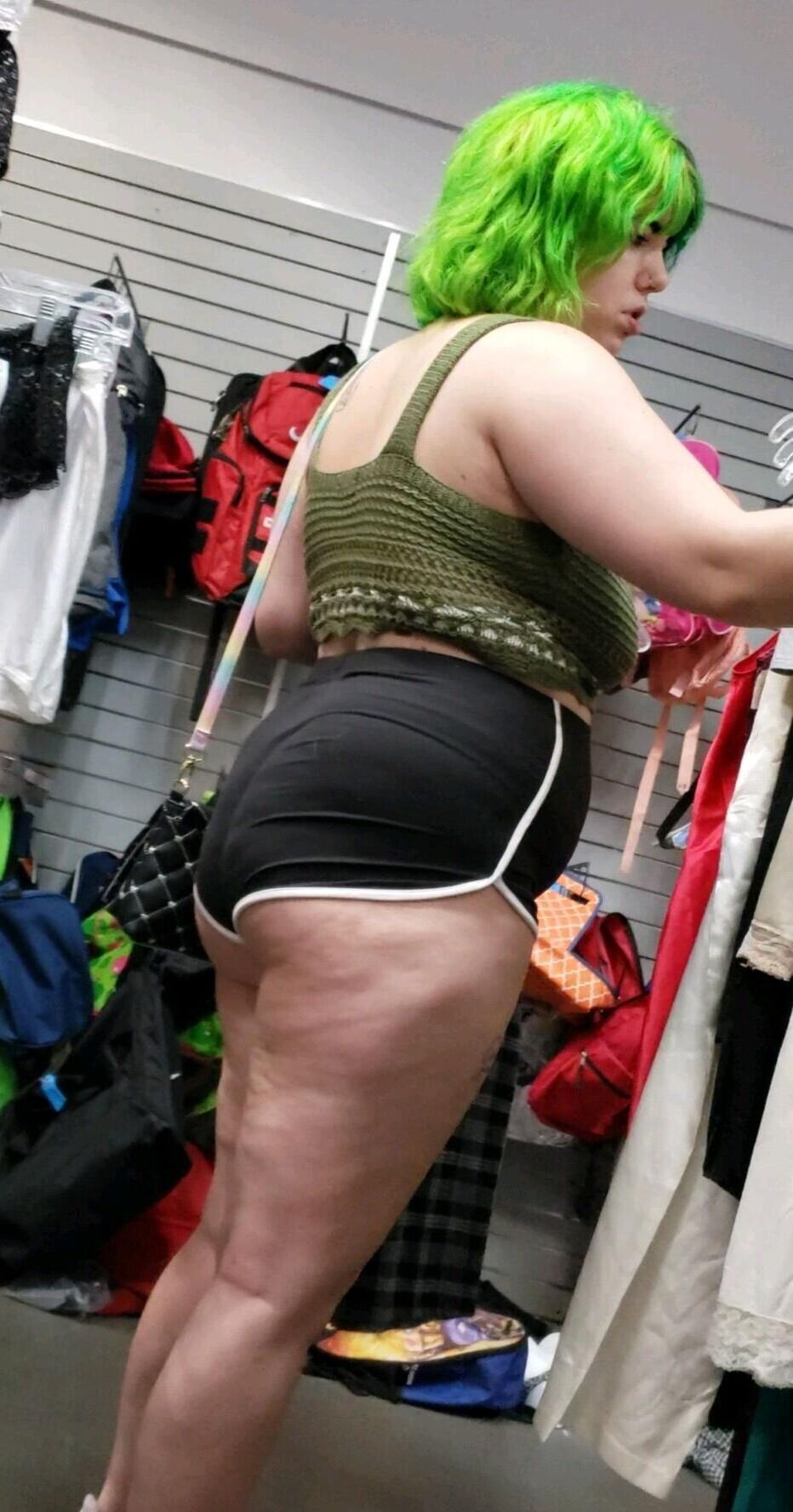 Shorts minúsculos Petite Pawg Quem usou melhor?