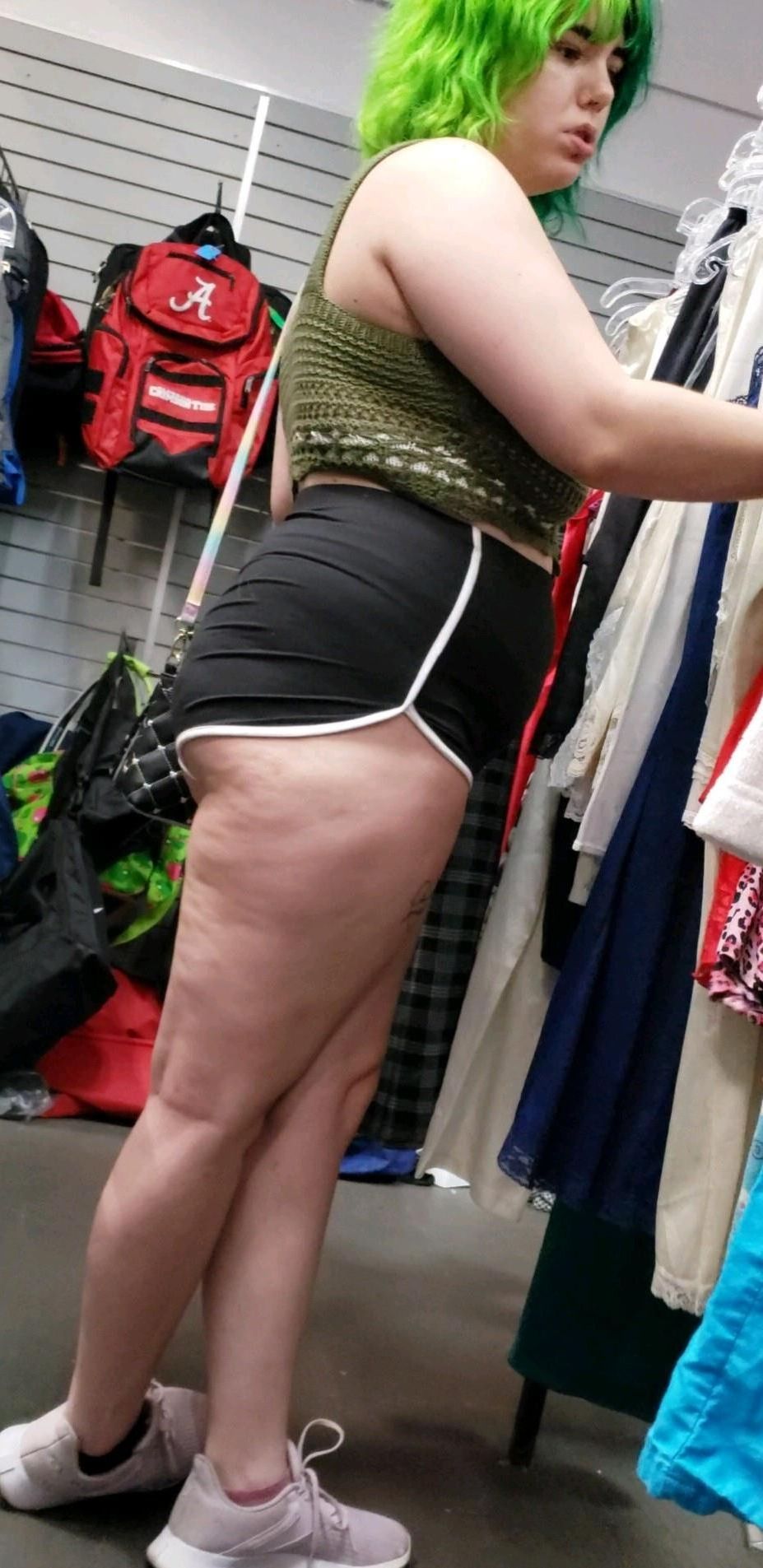 Shorts minúsculos Petite Pawg Quem usou melhor?